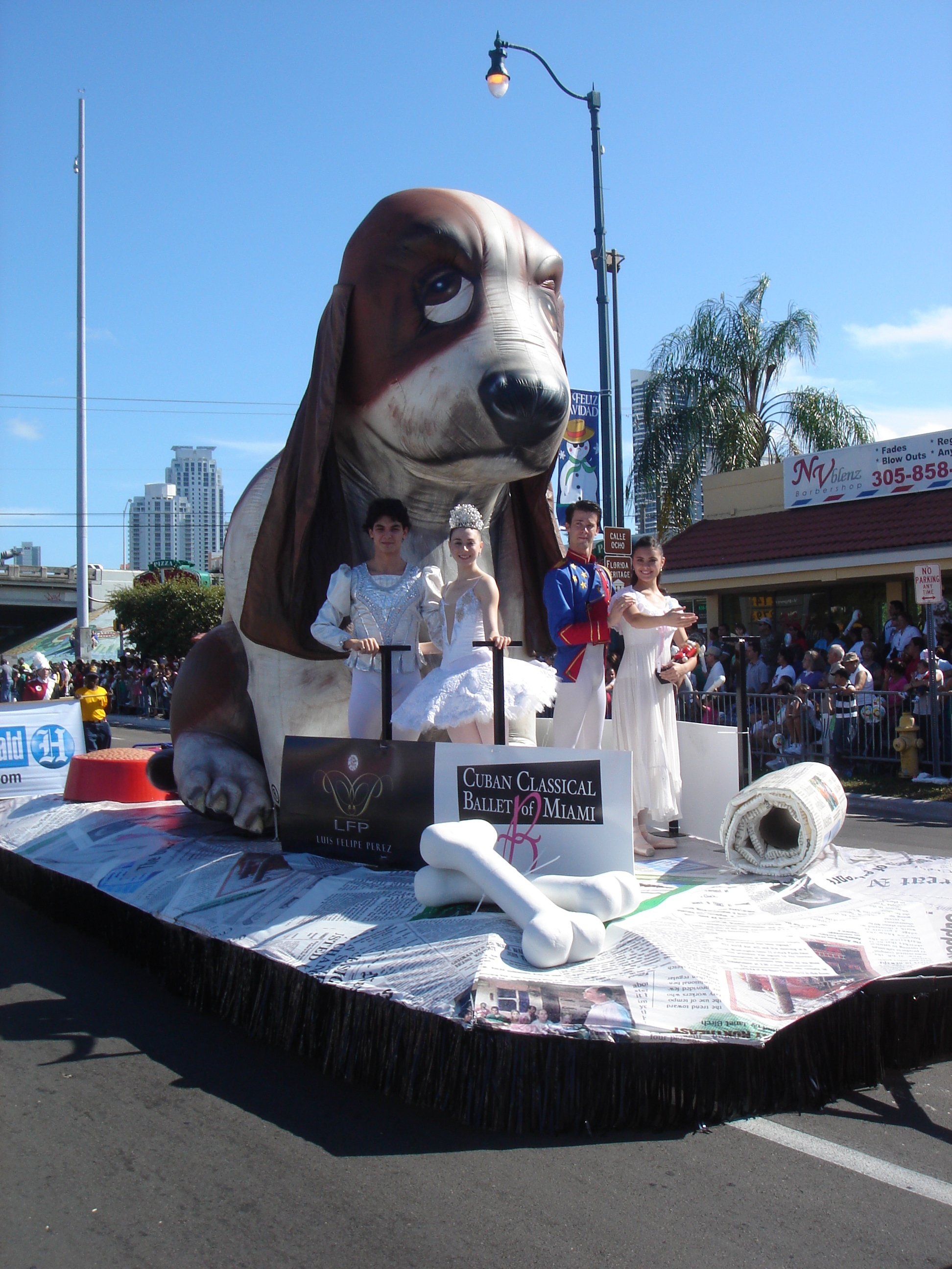 Bassett Hound (Hush Puppy) Parade Balloon, 12' Fabulous Inflatables