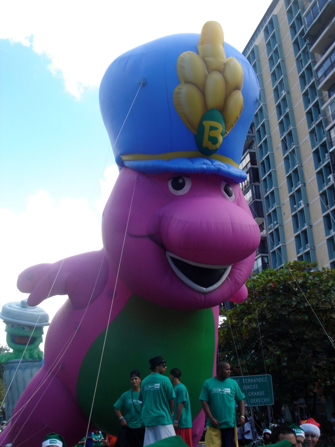 Barney Inflatable Pool Barney Parade Balloon, 45'
