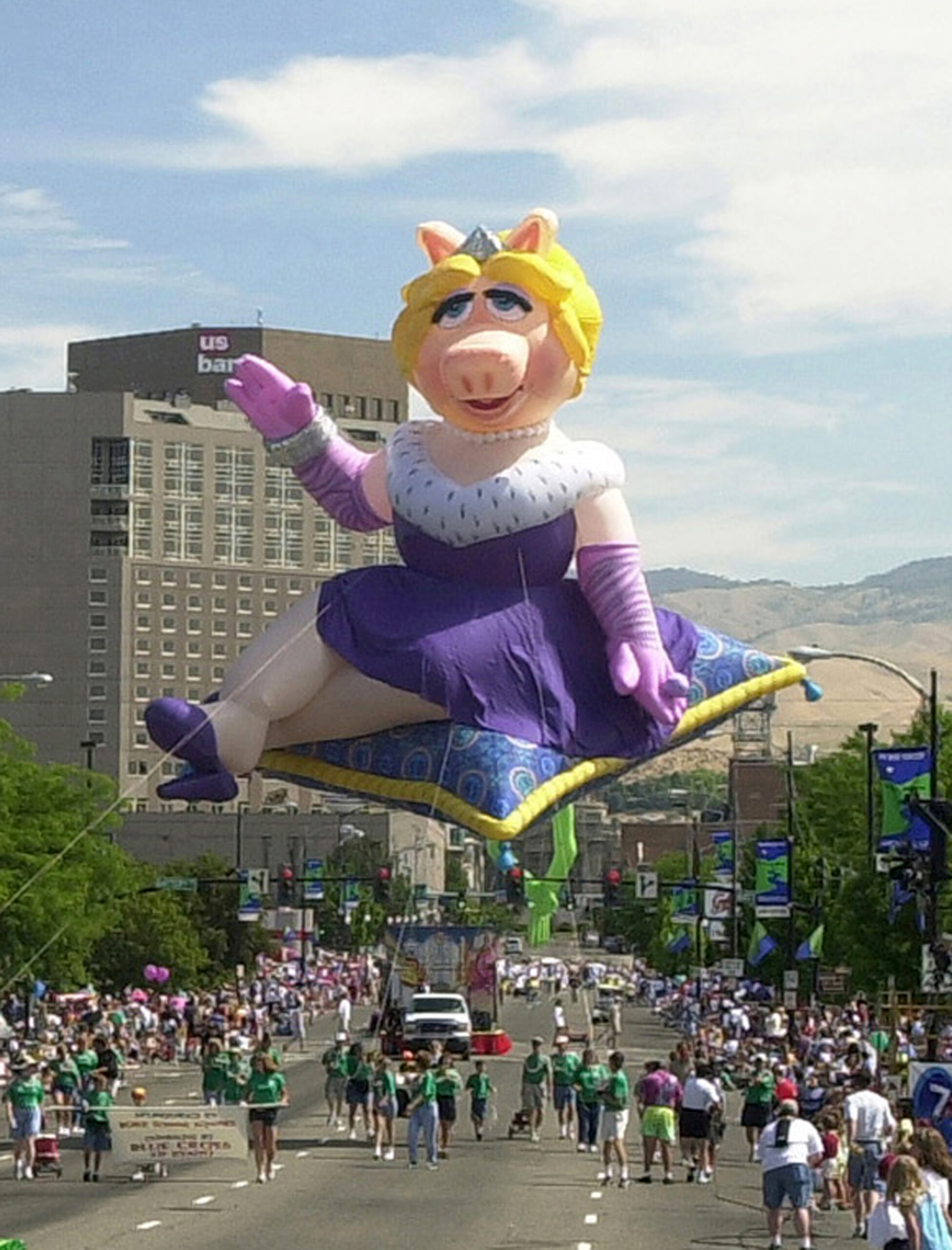 Miss Piggy Parade Balloon