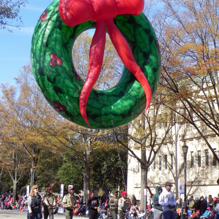 Christmas Holiday Wreath Parade Balloon