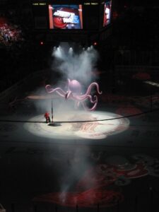 Red Wings Octopus, Descending onto the Ice
