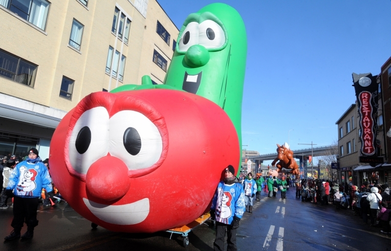 Veggie Tales' Bob & Larry visit the Carnival de Quebec