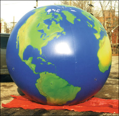 World Globe Parade Balloon Small